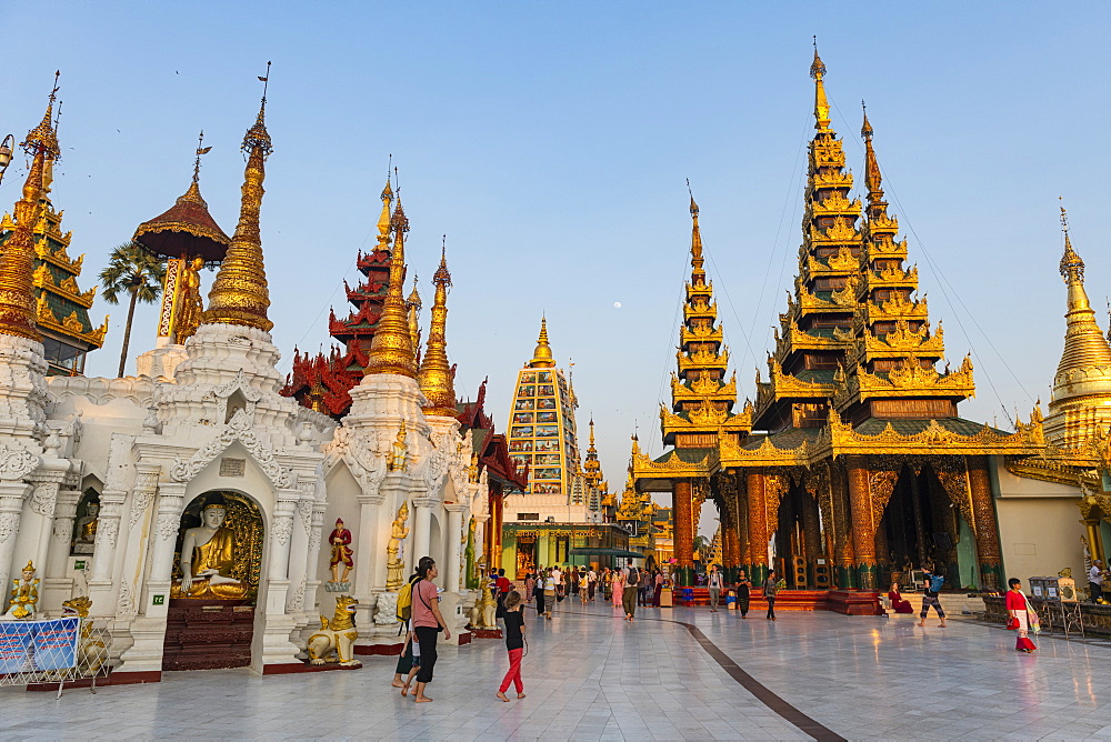 Shwedagon pagoda at sunset, Yangon (Rangoon), Myanmar (Burma), Asia