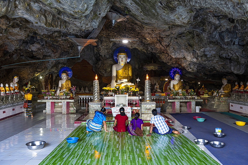 Many buddhas in the Kaw Ka Thawng Cave, Hpa-An, Kayin state, Myanmar (Burma), Asia