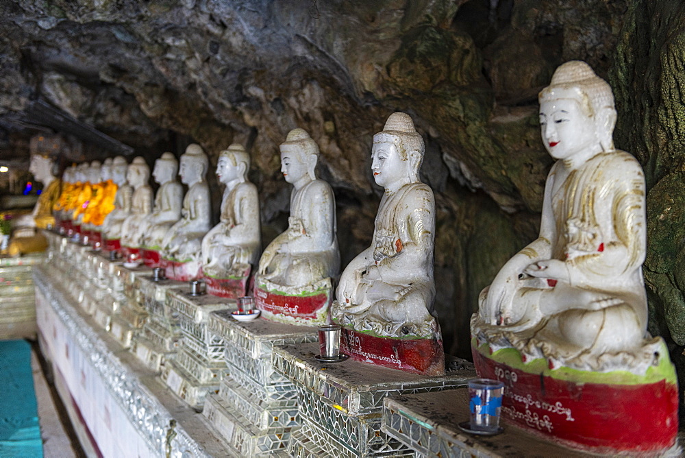 Many buddhas in the Kaw Ka Thawng Cave, Hpa-An, Kayin state, Myanmar (Burma), Asia