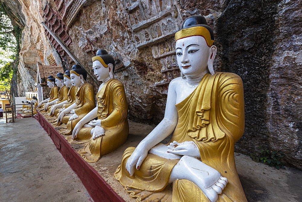 Cave filled with buddhas, Kawgun Cave, Hpa-An, Kayin state, Myanmar (Burma), Asia