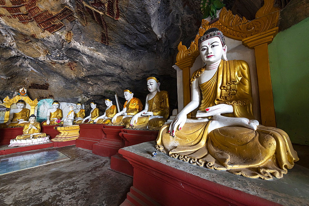 Cave filled with buddhas, Kawgun Cave, Hpa-An, Kayin state, Myanmar (Burma), Asia