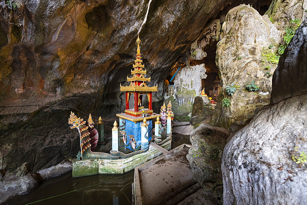 Cave filled with buddhas, Saddan Cave, Hpa-An, Kayin state, Myanmar (Burma), Asia