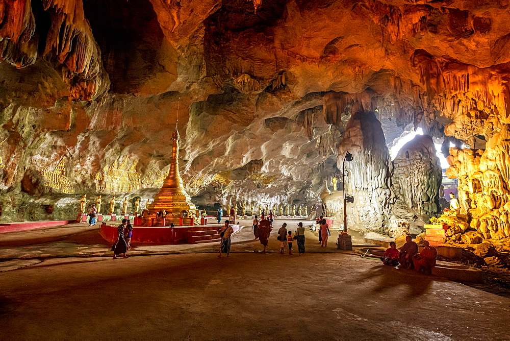 Cave filled with buddhas, Saddan Cave, Hpa-An, Kayin state, Myanmar (Burma), Asia