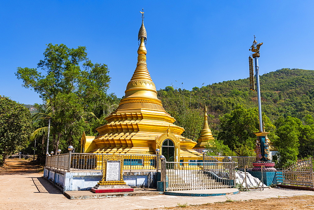 Golden stupa, Win Sein Taw Ya outside Mawlamyine, Mon state, Myanmar (Burma), Asia