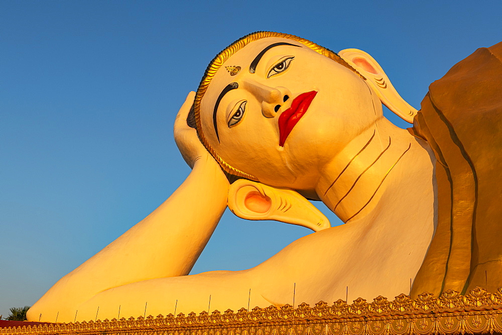 Large reclining Buddha, Ko Yin Lay, Ye, Mon state, Myanmar (Burma), Asia