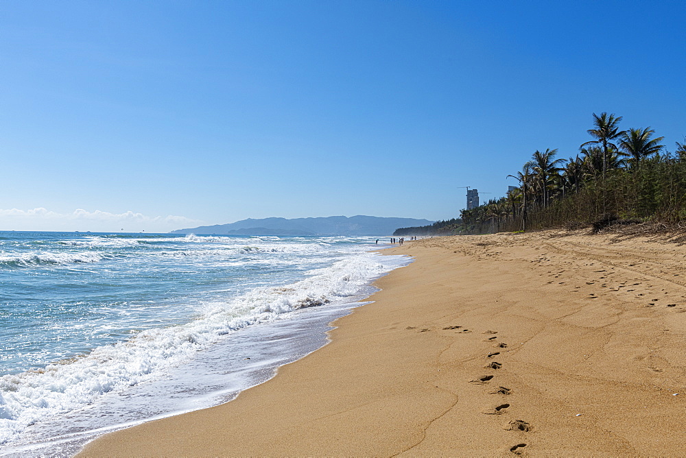 Long sandy beach, Haitang bay, Sanya, Hainan, China, Asia