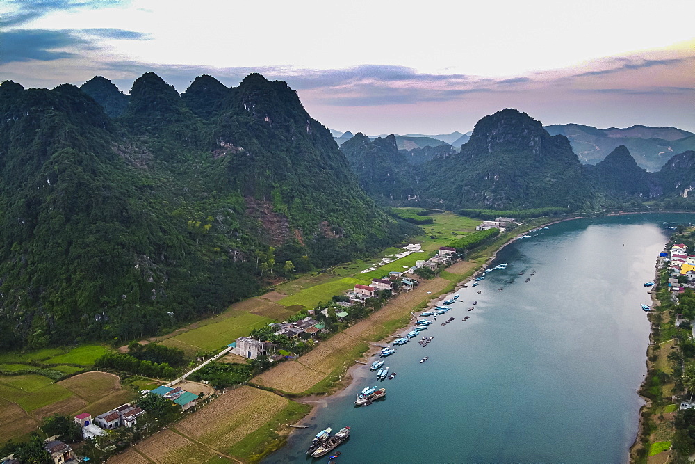 Aerial of the Song Con River with the limestone mountains in the background, Phong Nha-Ke Bang National Park, UNESCO World Heritage Site, Vietnam, Indochina, Southeast Asia, Asia