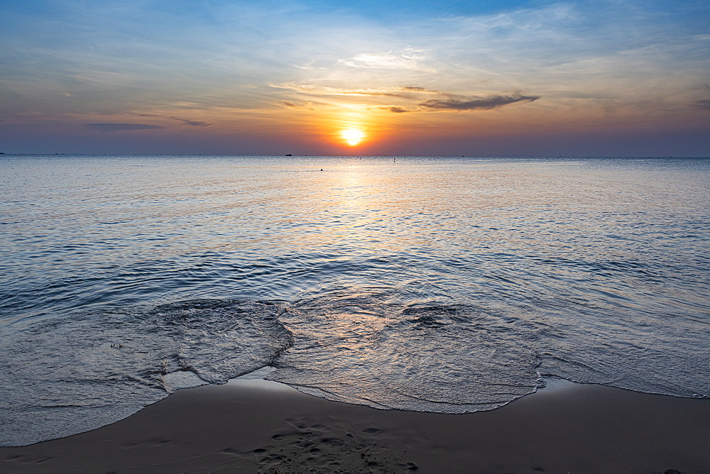 Sunset over the ocean, Ong Lang beach, island of Phu Quoc, Vietnam, Indochina, Southeast Asia, Asia