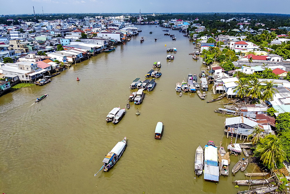 Aerial of the Cai Be floating market, Mekong Delta, Vietnam, Indochina, Southeast Asia, Asia