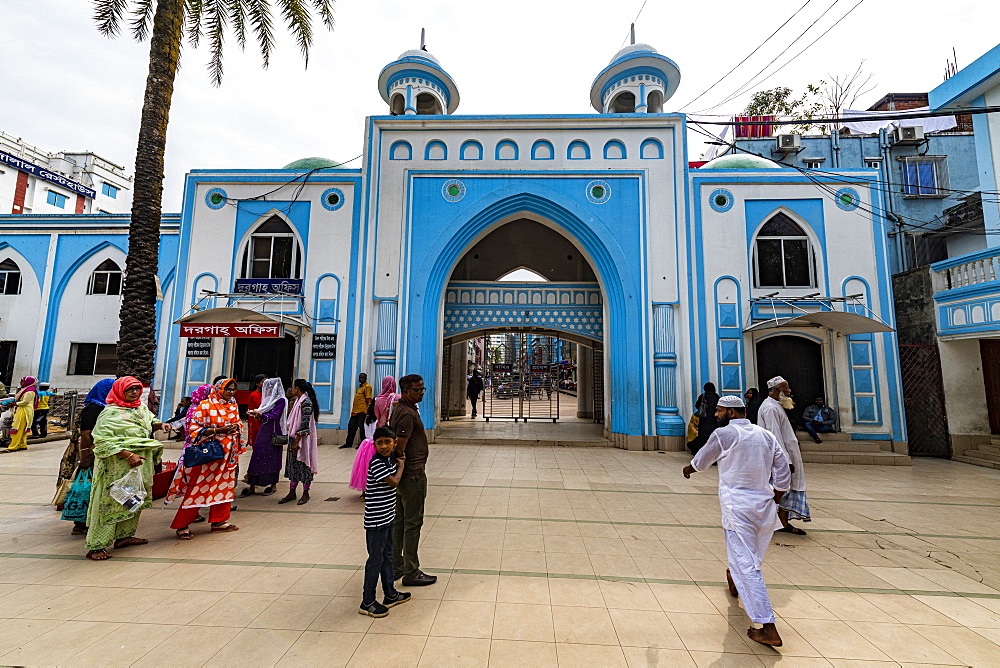 Entrance to the Hazrat Shah Jalal Mosque and tomb, Sylhet, Bangladesh, Asia