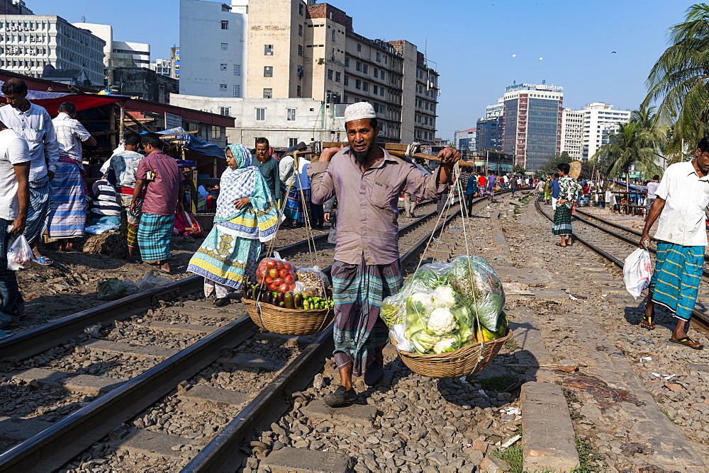 Street vendor on the railway tracks going through Kawran Bazaar, Dhaka, Bangladesh, Asia