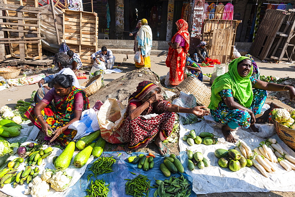 Woman selling vegetables, Vegetable market, Kawran Bazar, Dhaka, Bangladesh, Asia