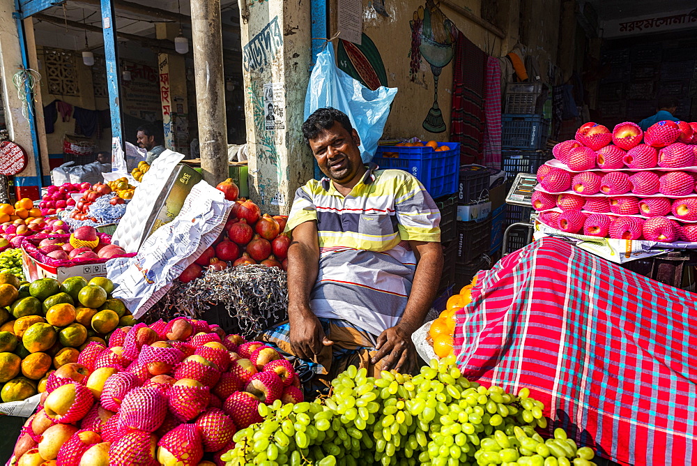 Man selling fruit, Dhaka, Bangladesh, Asia