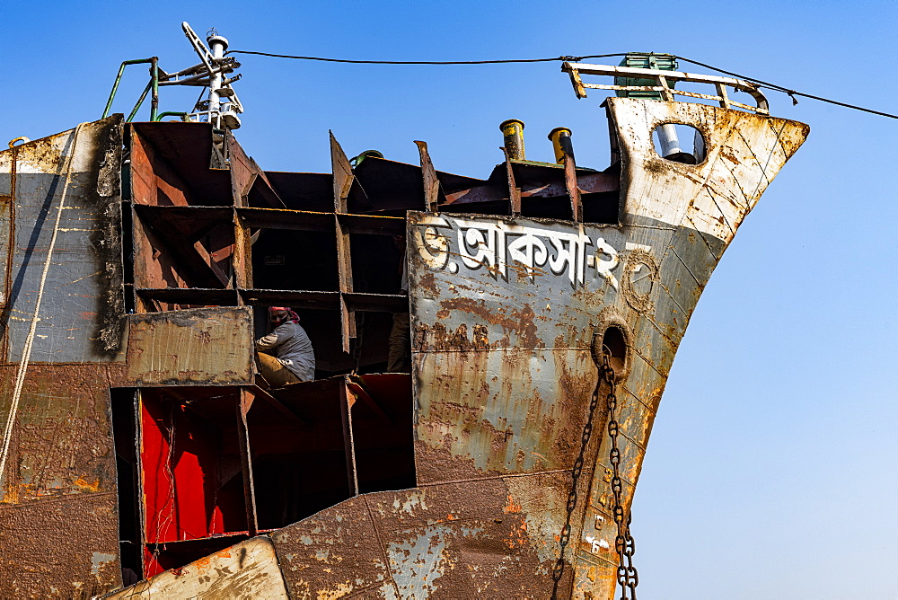 Man welding on a ship, shipwreck cemetery (ship breaking yard), Port of Dhaka, Bangladesh, Asia