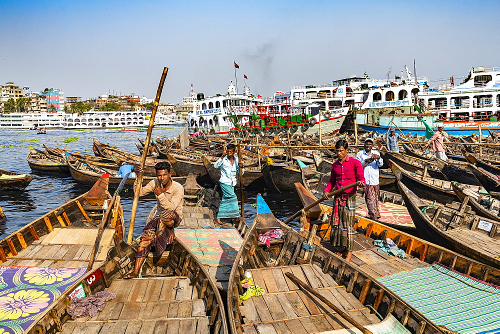 Men in their canoes waiting for new clients, Port of Dhaka, Bangladesh, Asia