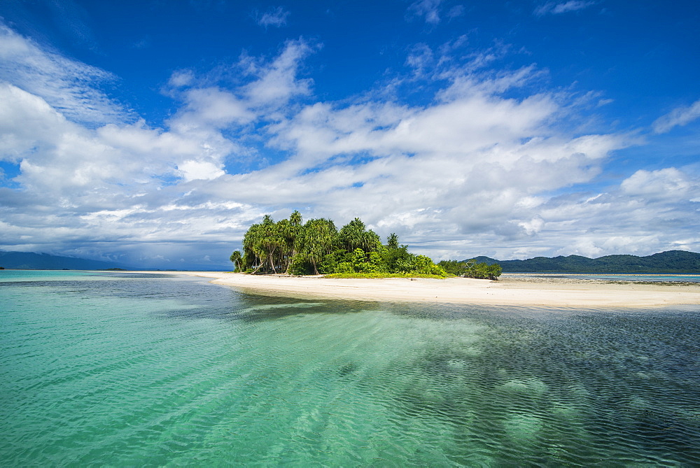 Turquoise water and white sand beach, White Island, Buka, Bougainville, Papua New Guinea, Pacific