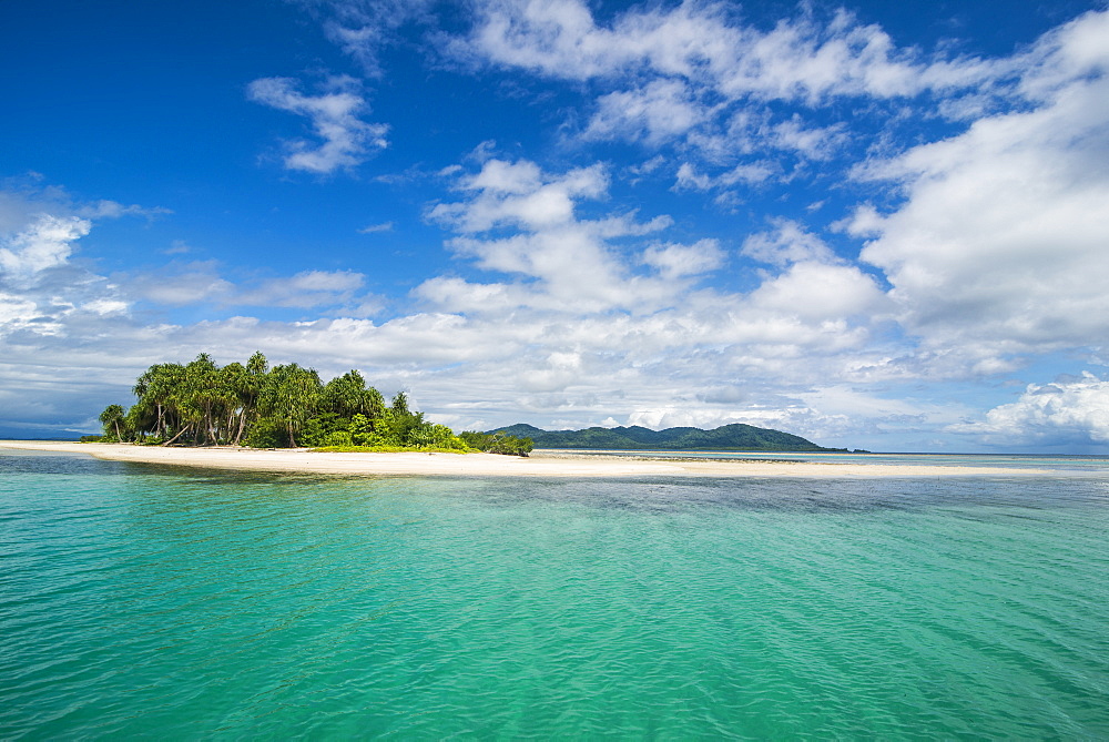 Turquoise water and white sand beach, White Island, Buka, Bougainville, Papua New Guinea, Pacific