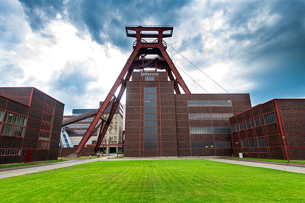 Shaft 12, Zollverein Coal Mine Industrial Complex, UNESCO World Heritage Site, Essen, Ruhr, North Rhine-Westphalia, Germany, Europe