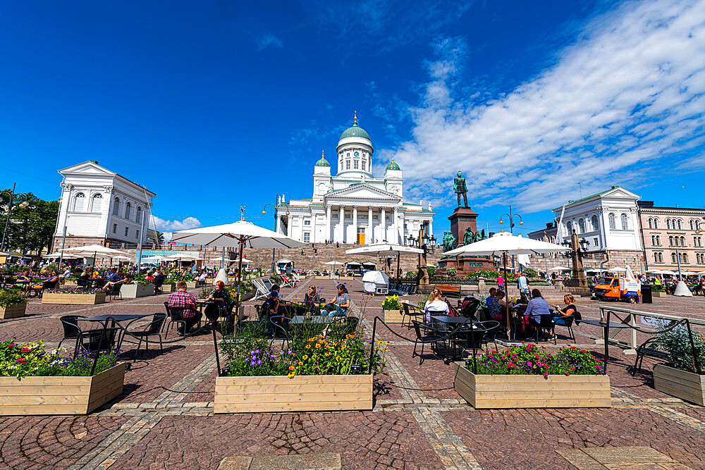 Senate Square in front of the Helsinki Cathedral (Lutheran Cathedral), Helsinki, Finland, Europe