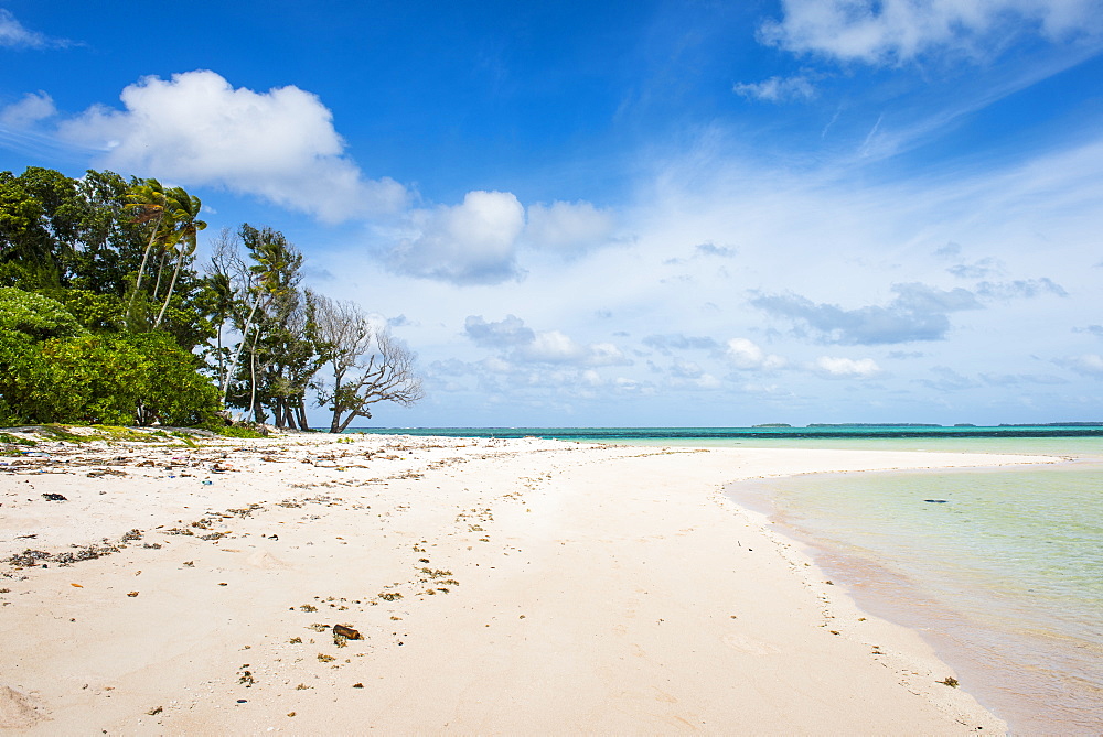 White sand and turquoise water at Laura (Lowrah) beach, Majuro atoll, Majuro, Marshall Islands, South Pacific