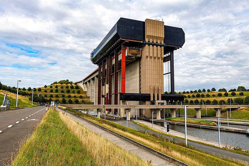 Strepy-Thieu boat lift, one of the worlds largest boat lifts, Canal du Centre, La Louviere, Belgium, Europe