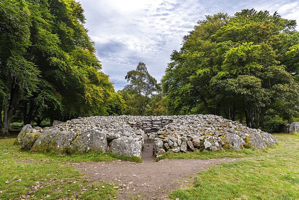 Clava cairn, Bronze Age circular chamber tomb, Inverness, Highlands, Scotland, United Kingdom, Europe