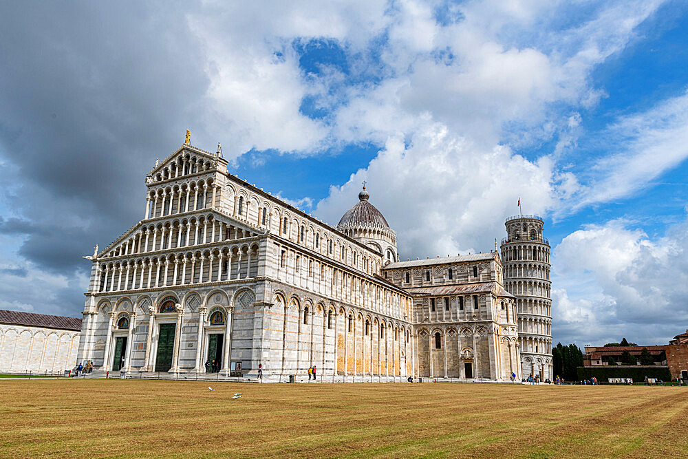 Piazza del Duomo with Cathedral and Leaning Tower, UNESCO World Heritage Site, Pisa, Tuscany, Italy, Europe