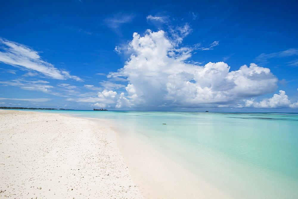 White sand and turquoise water in the beautiful lagoon of Funafuti, Tuvalu, South Pacific