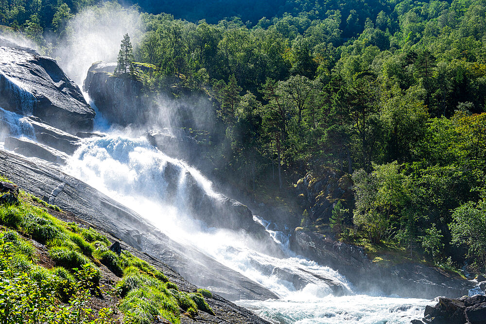 Tveitafossen waterfall, Kinsarvik, Vestland, Norway, Scandinavia, Europe