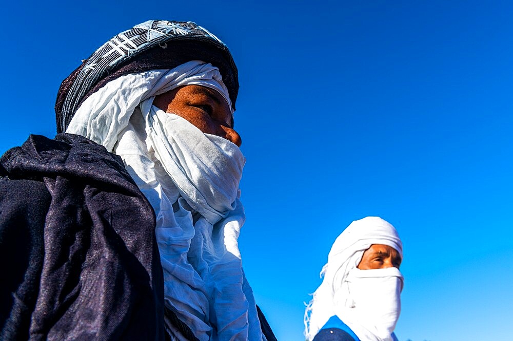 Traditional dressed Tuaregs, Oasis of Timia, Air Mountains, Niger, Africa