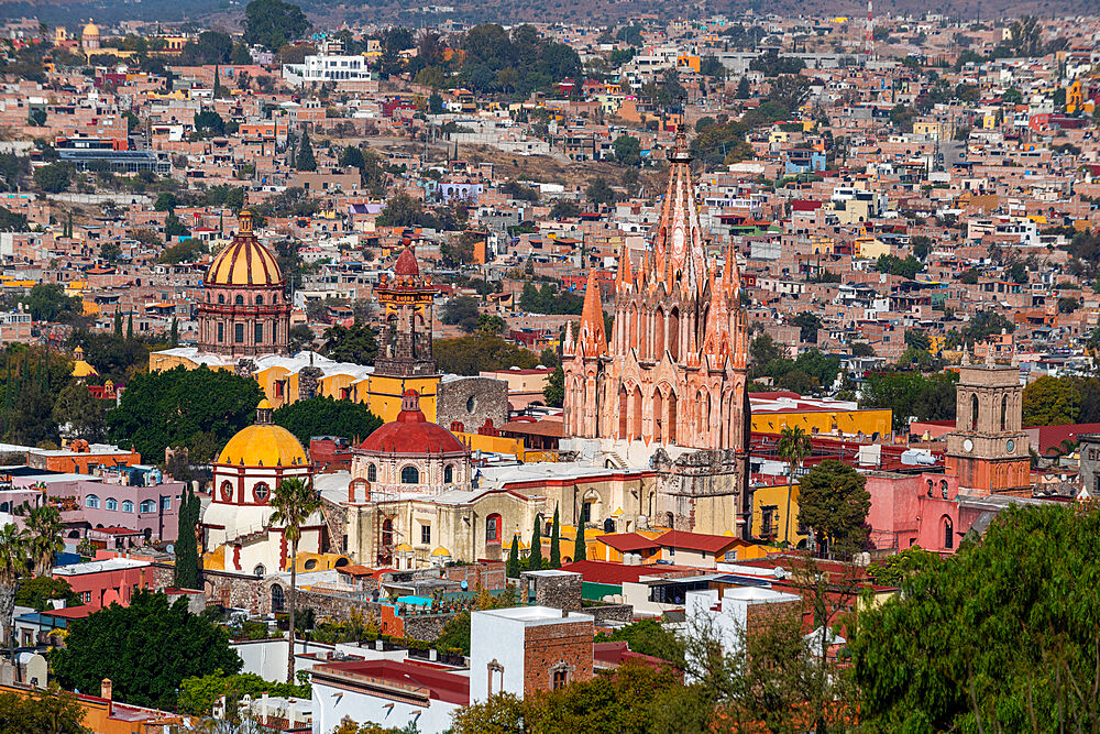 View over La Parroquia de San Miguel Arcangel Cathedral and San Miguel de Allende, UNESCO World Heritage Site, Guanajuato, Mexico, North America