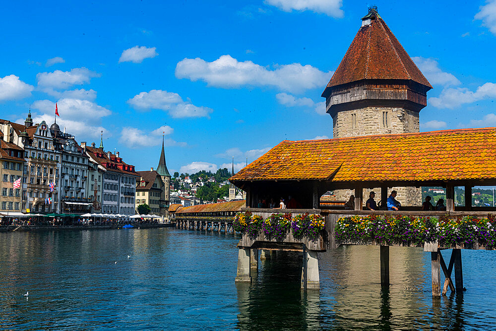 Kapellbrucke (Chapel Bridge), wooden footbridge, Lucerne, Switzerland, Europe