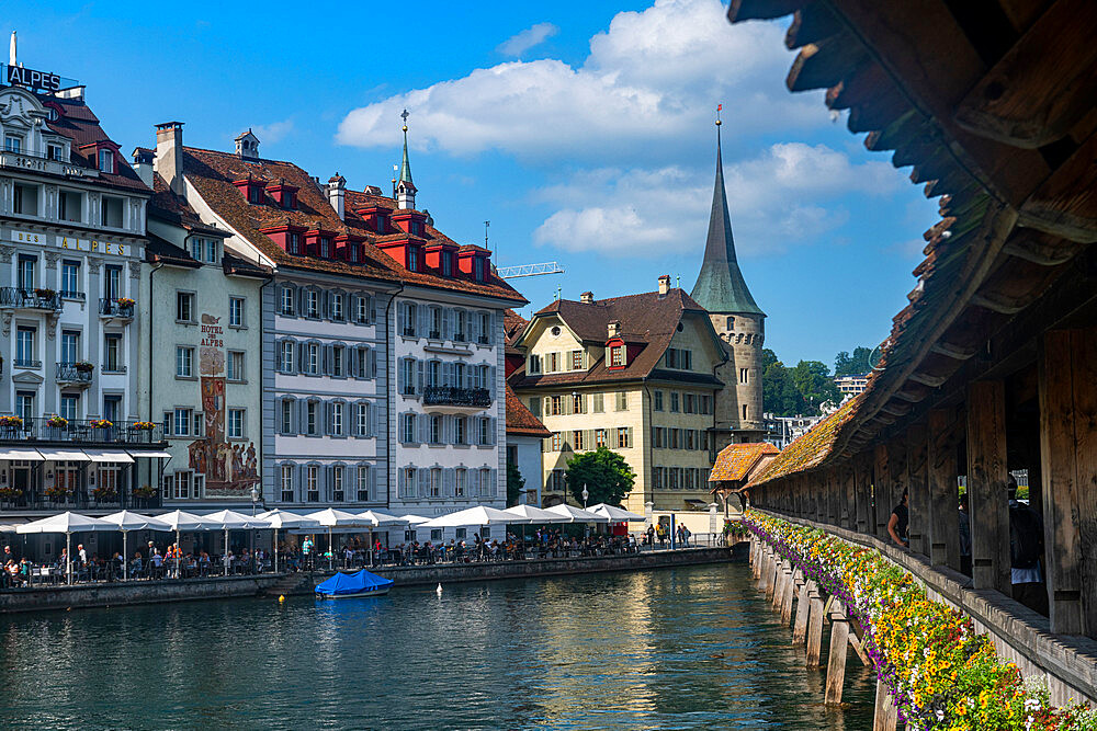 Kapellbrucke (Chapel Bridge), wooden footbridge, Lucerne, Switzerland, Europe