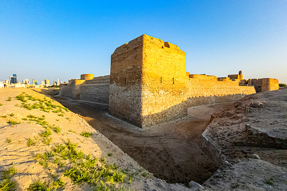 Qal'at al-Bahrain (Bahrain Fort), UNESCO World Heritage Site, Kingdom of Bahrain, Middle East