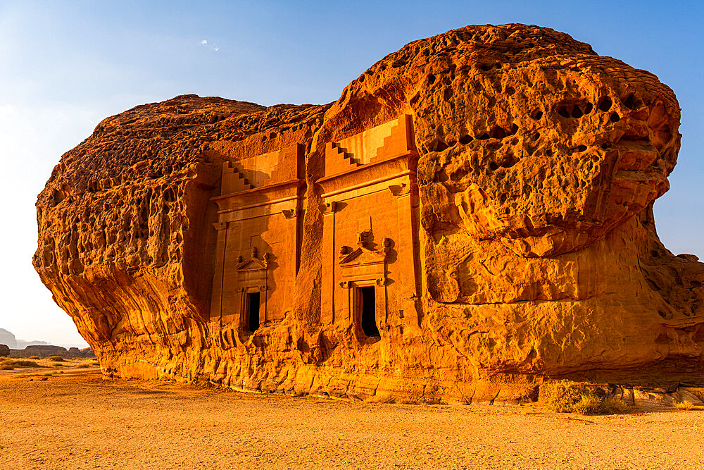 Rock tomb, Madain Saleh (Hegra) (Al Hijr), UNESCO World Heritage Site, Al Ula, Kingdom of Saudi Arabia, Middle East