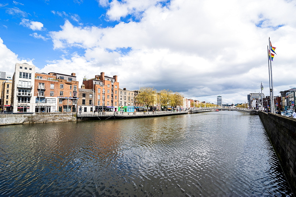 River Liffey flowing through Dublin, Republic of Ireland, Europe 