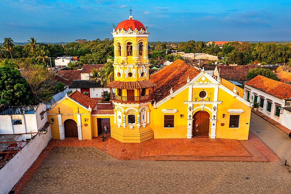 Aerial of the Iglesia De Santa Barbara, Mompox, UNESCO World Heritage Site, Colombia, South America