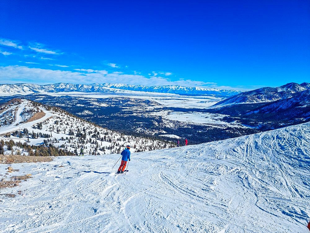 Overlook over Mammoth mountain, California, USA