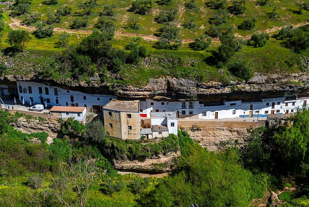 Dwellings built into rock overhangs above the Río Guadalporcun, Setenil de las Bodegas, Andalucia, Spain