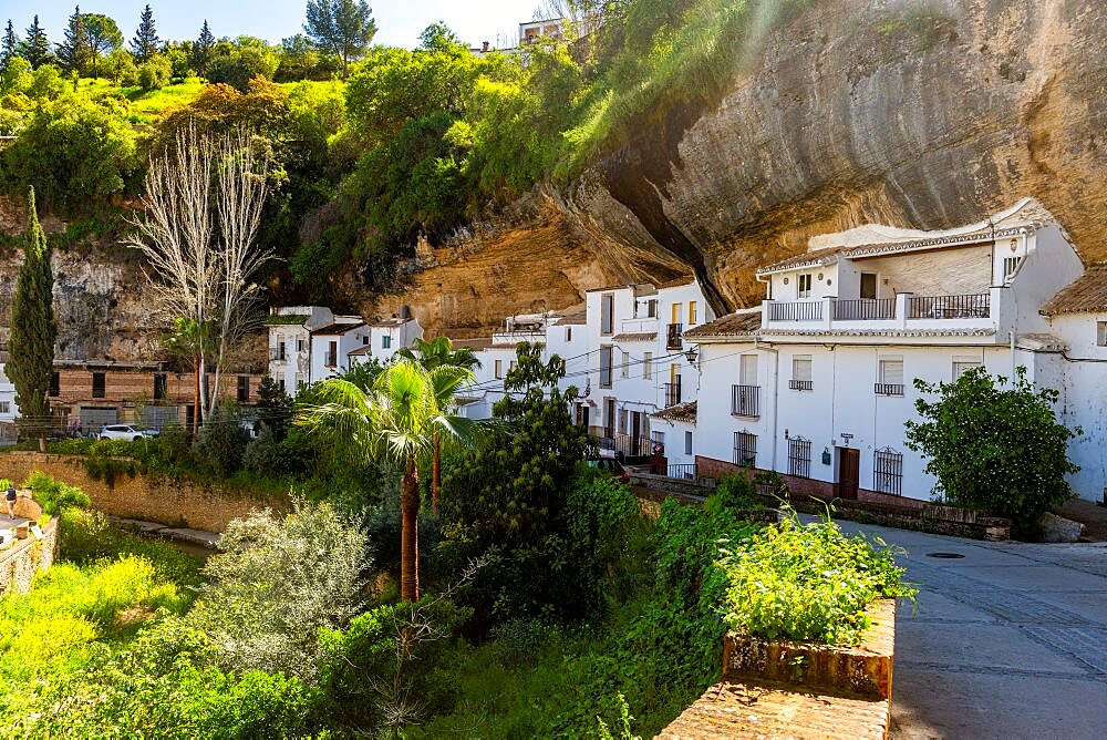 Dwellings built into rock overhangs above the Río Guadalporcun, Setenil de las Bodegas, Andalucia, Spain