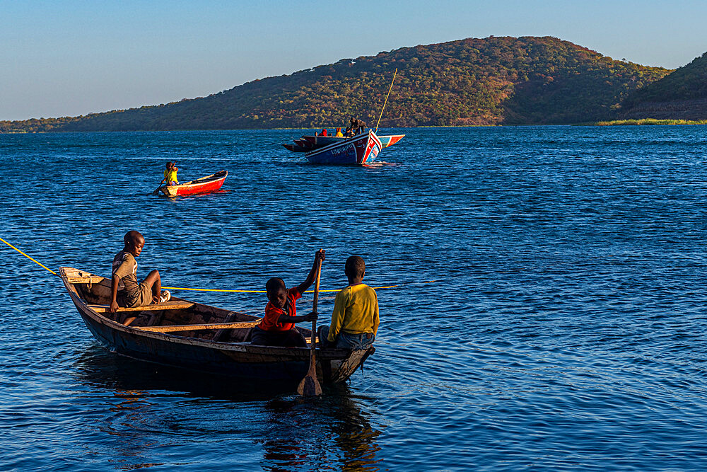 Fishermen bringing their morning catch to the market, Mpulungu, Lake Tanganyika, Zambia, Africa