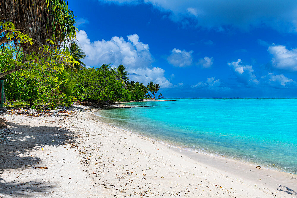 White sand beach on a little islet, Maupiti, Society Islands, French Polynesia, South Pacific, Pacific