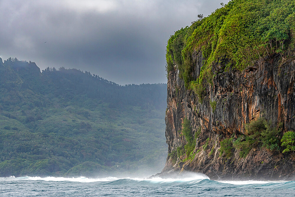 Huge limestone cliffs, Rurutu, Austral islands, French Polynesia, South Pacific, Pacific