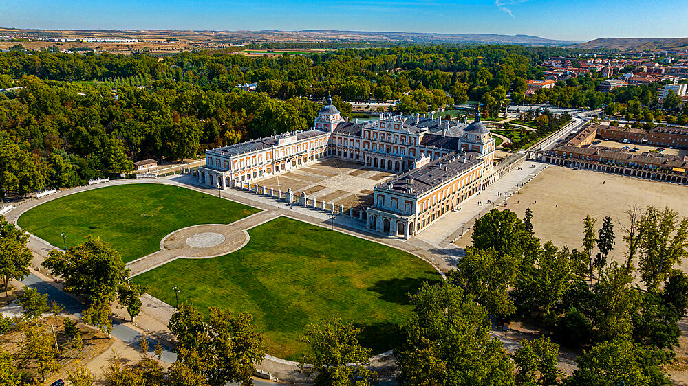 Aerial of the Royal Palace of Aranjuez, UNESCO World Heritage Site, Madrid Province, Spain, Europe