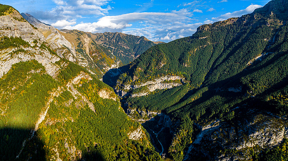 Valley leading into Monte Perdido, UNESCO World Heritage Site, Aragon, Pyrenees, Spain, Europe