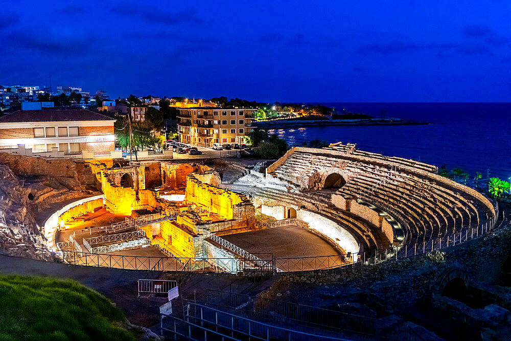 Roman Amphitheatre at night, Tarraco (Tarragona), UNESCO World Heritage Site, Catalonia, Spain, Europe