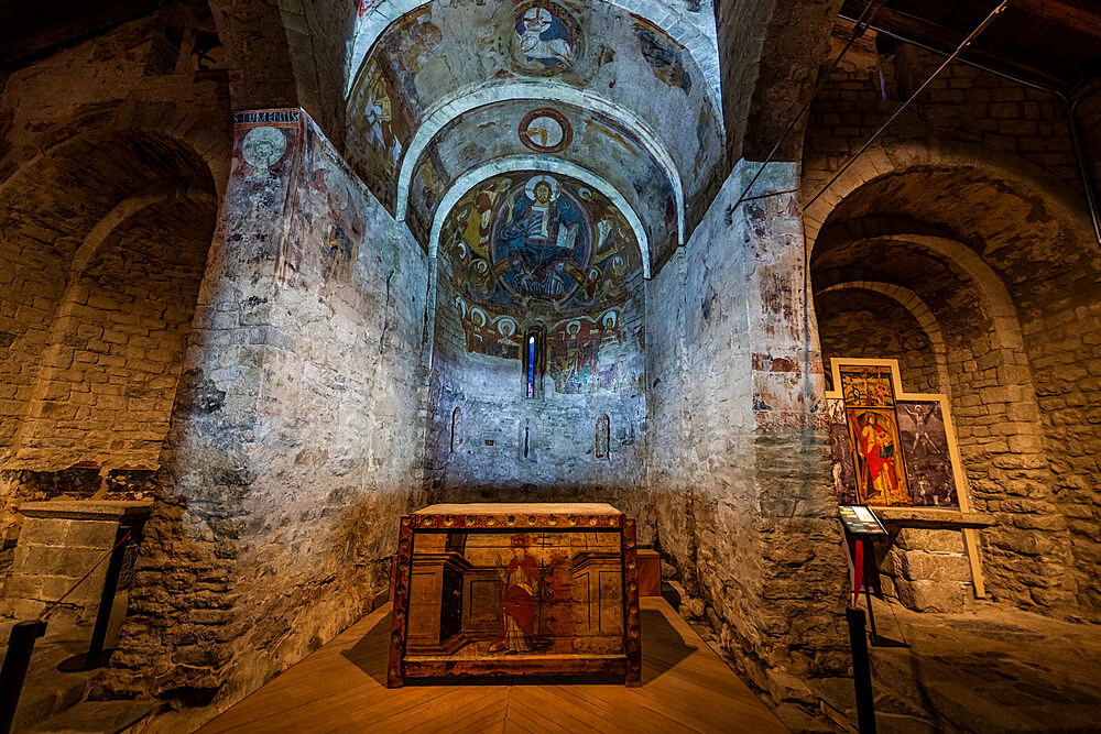 Romanesque church interior, Sant Climent de Taull, UNESCO World Heritage Site, Vall de Boi, Catalonia, Spain, Europe