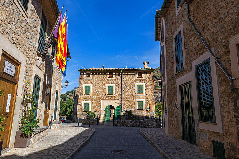 Mountain village of Deia, Serra de Tramuntana, UNESCO World Heritage Site, Mallorca, Balearic Islands, Spain, Mediterranean, Europe