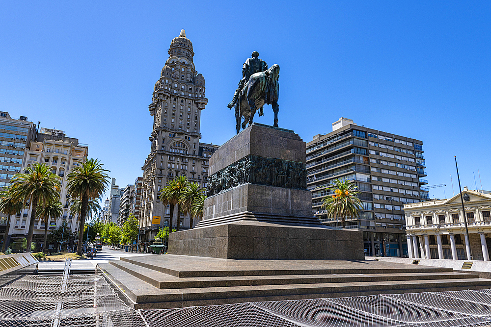 Independence Square, Montevideo, Uruguay, South America