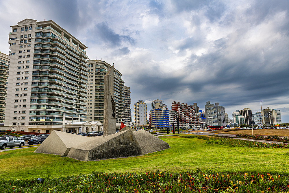 Downtown with the beach promenade, Punta del Este, Uruguay, South America